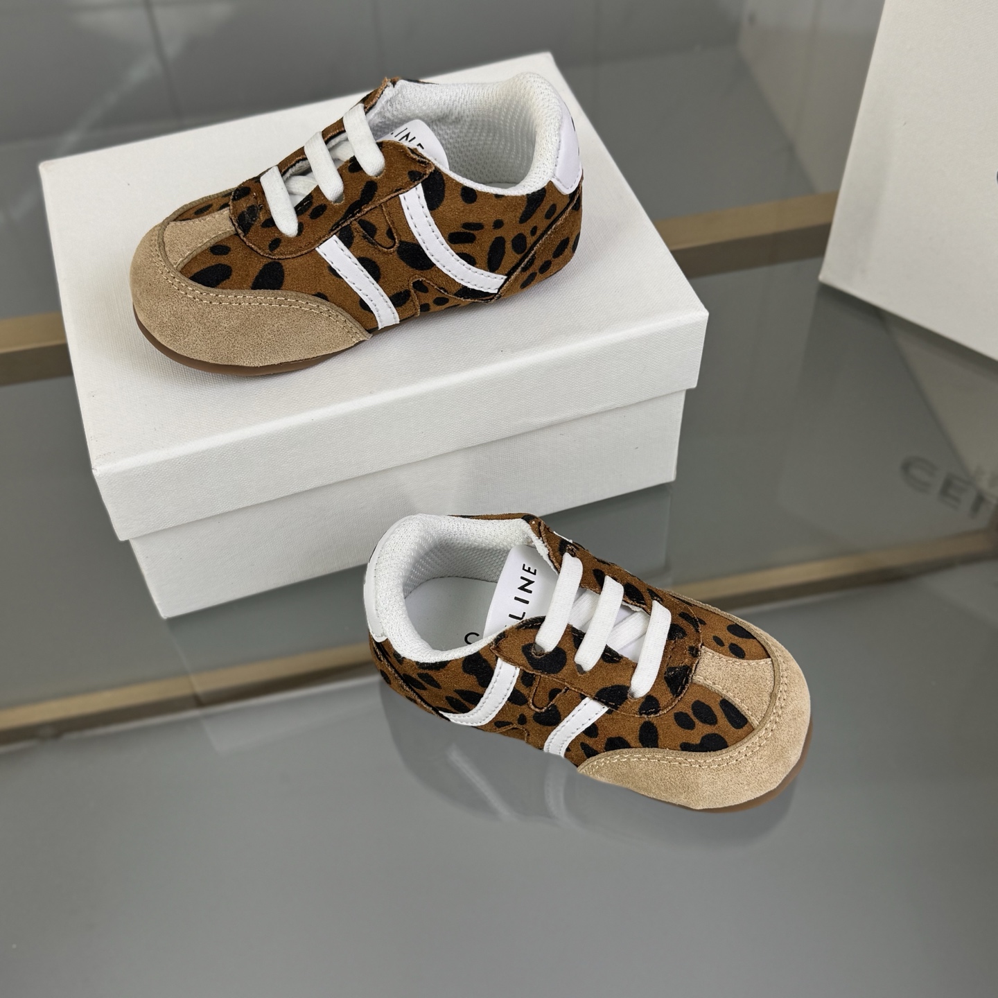 Children's shoes child